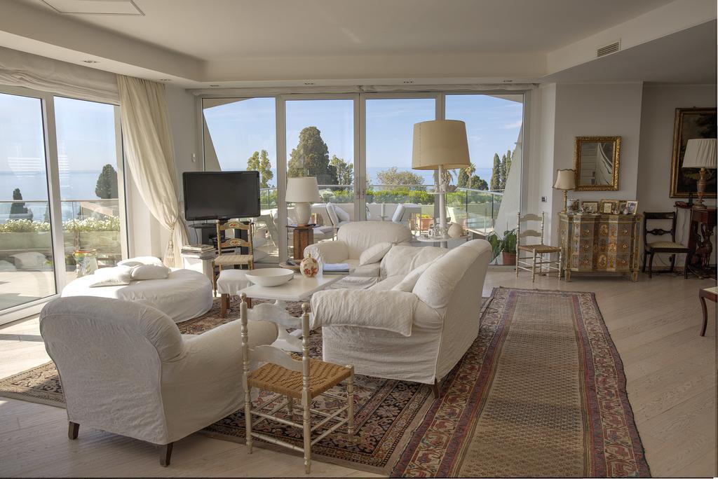 Maison Blanche Bed & Breakfast 2*